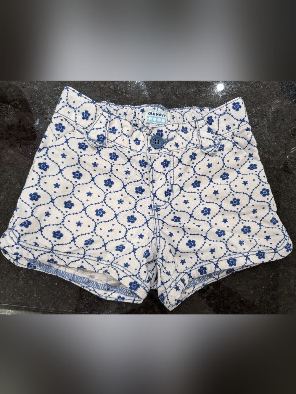 4/$20 Old Navy White & Blue Patterned Shorts – 2T